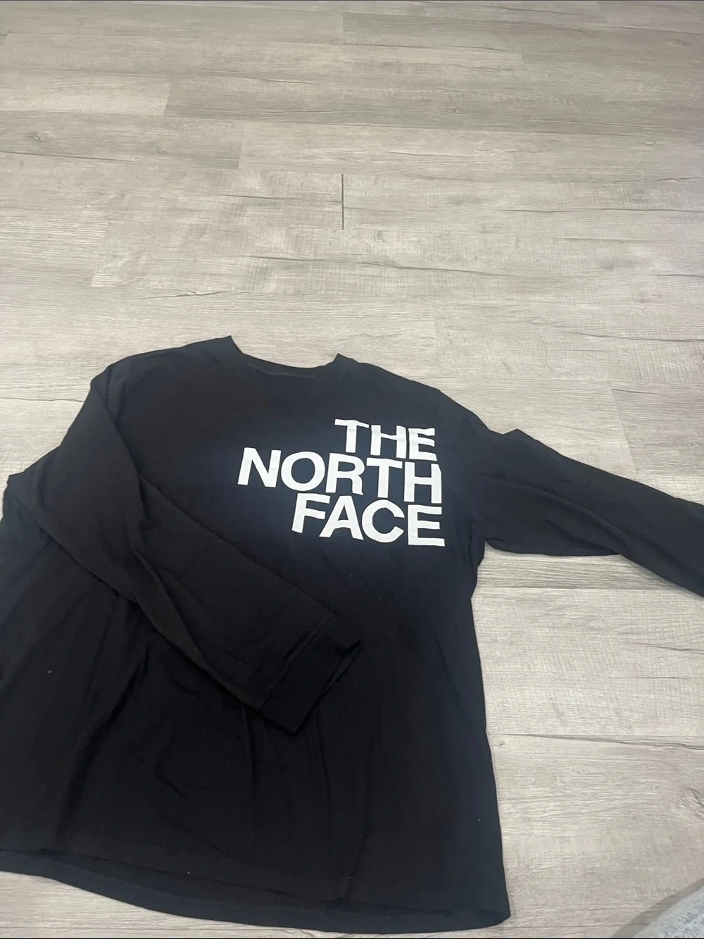 ✨Men’s Northface Top✨